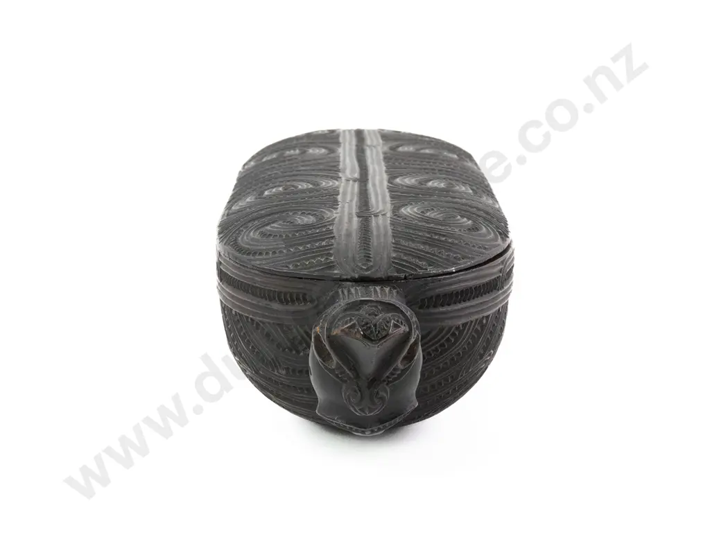 A Fine Early 19th Century Waka huia (Treasure Box) Image 1++