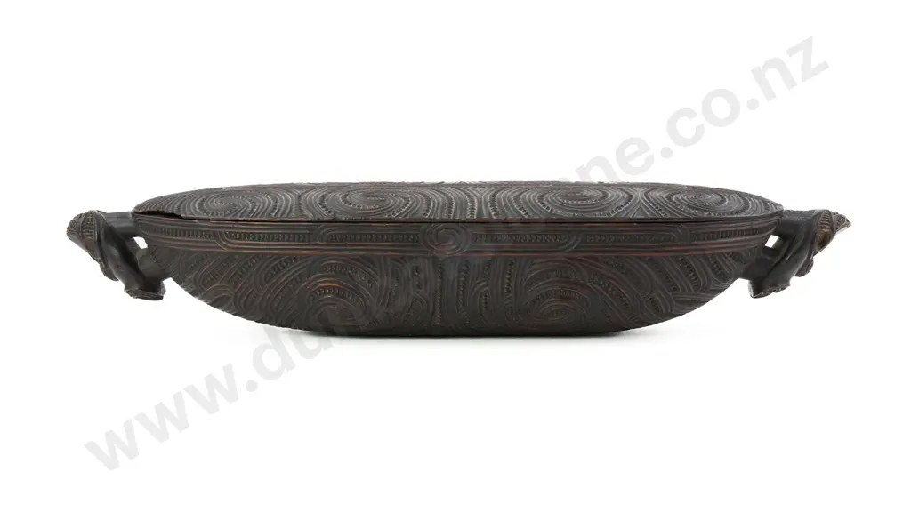 A Fine Early 19th Century Waka huia (Treasure Box) Image 1++