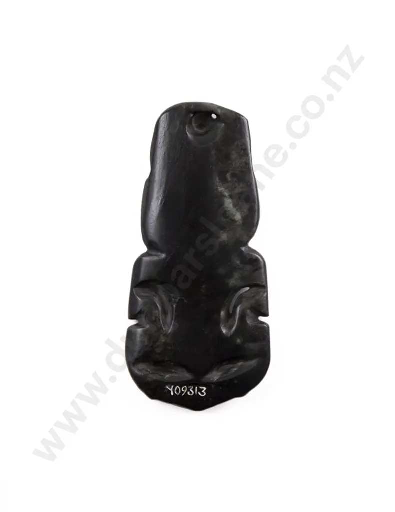 A Rare 18th Century Blackened Fired Inanga Hei Tiki Image 1++
