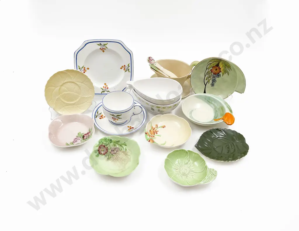 Small Box of Assorted Carlton Ware etc Image 1++