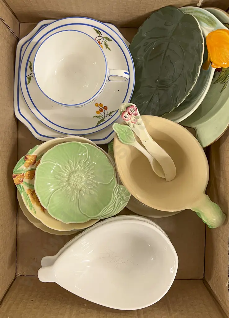 Small Box of Assorted Carlton Ware Image 1++
