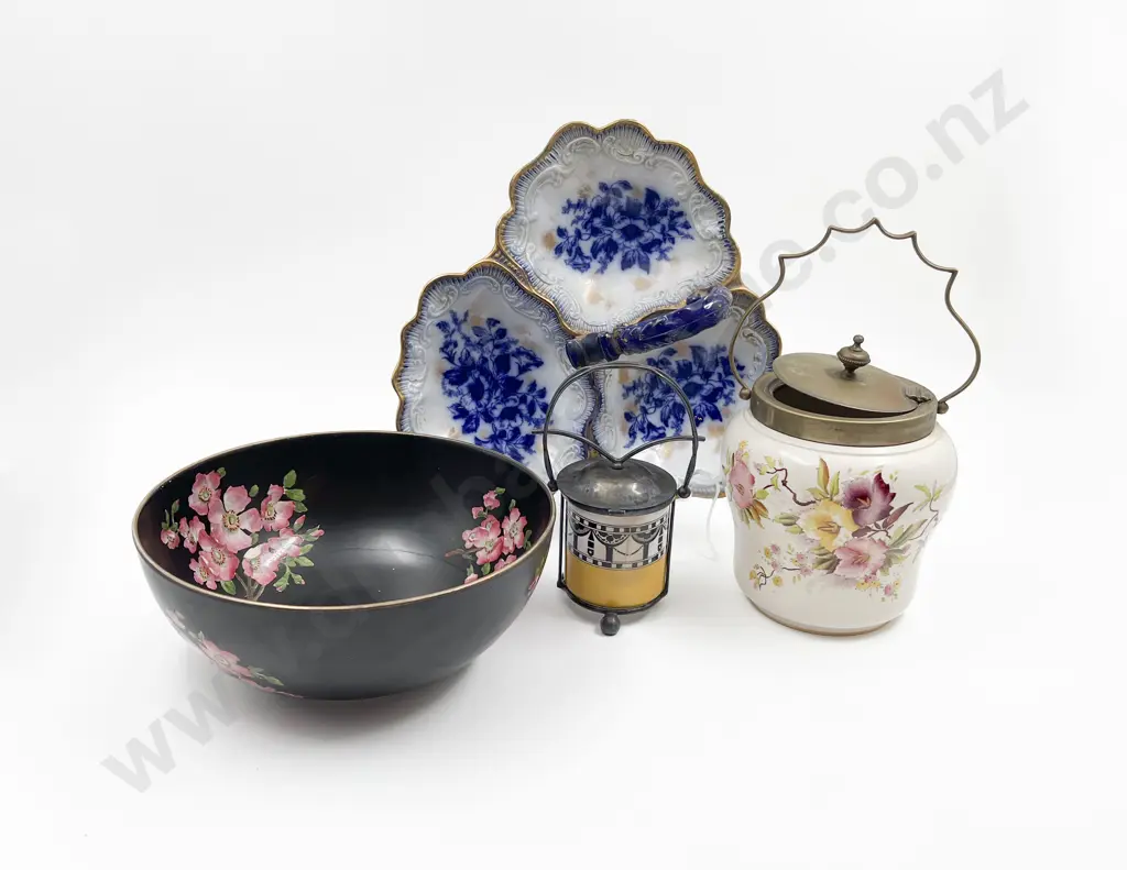 Small Box of Assorted Carlton Ware Image 1++