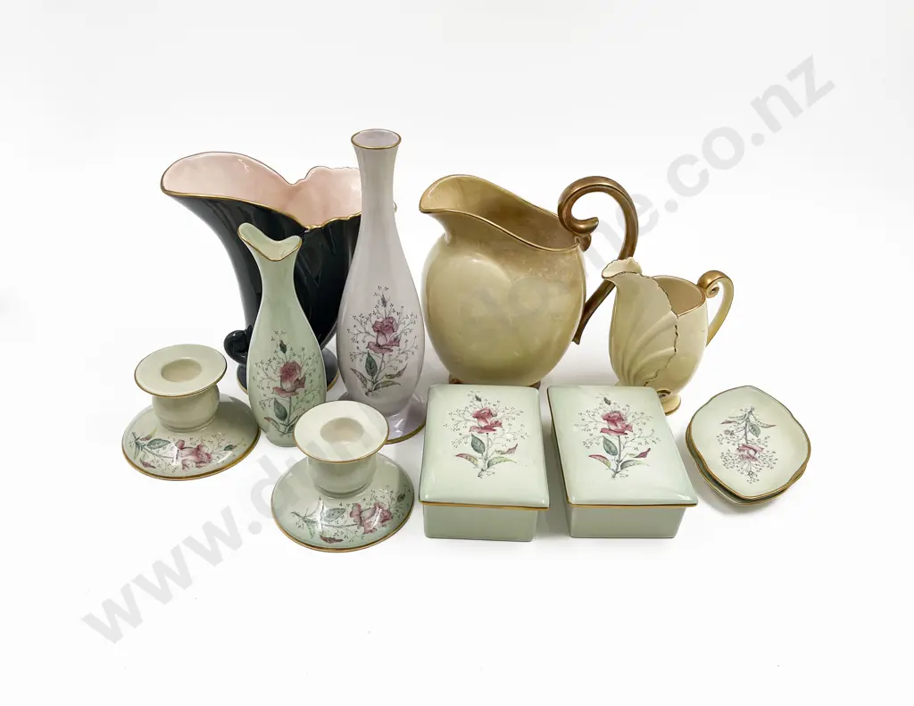 Small Box of Assorted Carlton Ware Image 1++