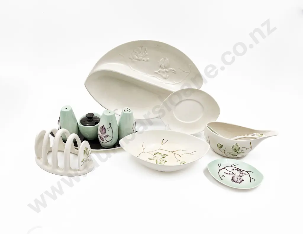 Small Box of Assorted Carlton Ware Image 1++