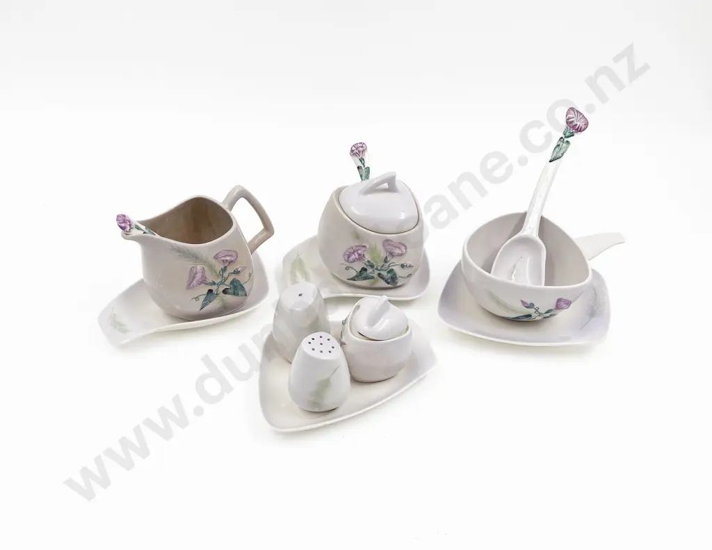Small Box of Assorted Carlton Ware Image 1++