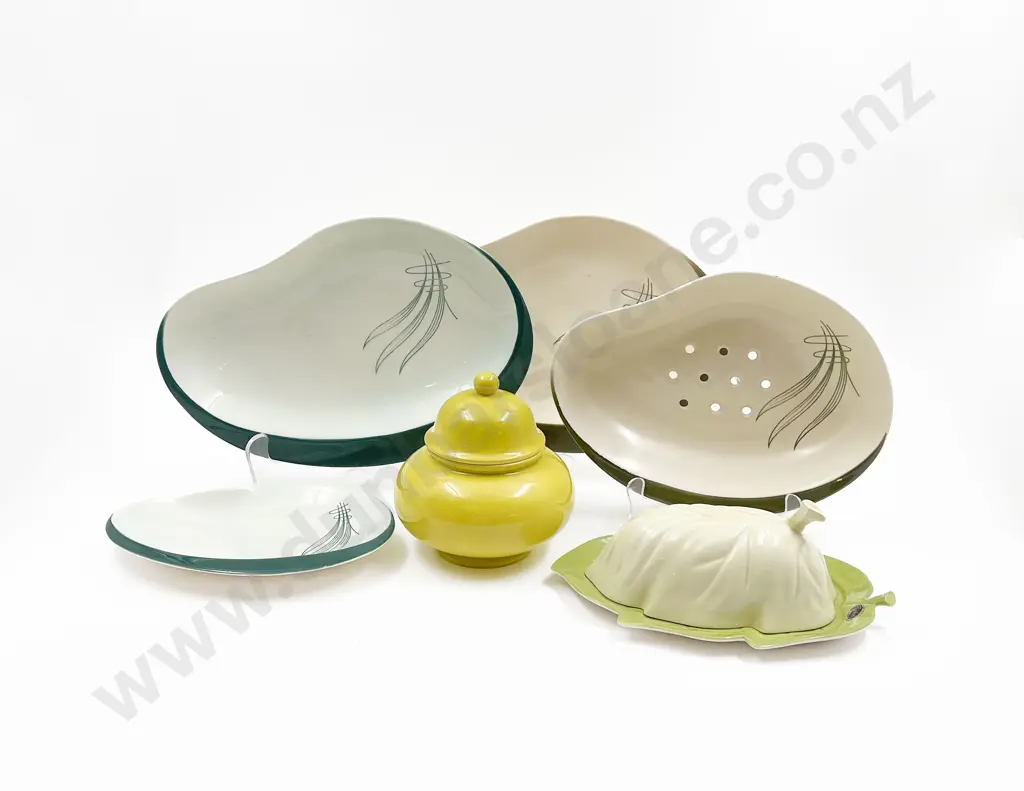 Small Box of Assorted Carlton Ware Image 1++