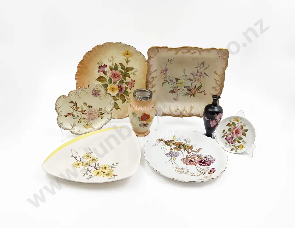 Small Box of Assorted Carlton Ware Image 1++
