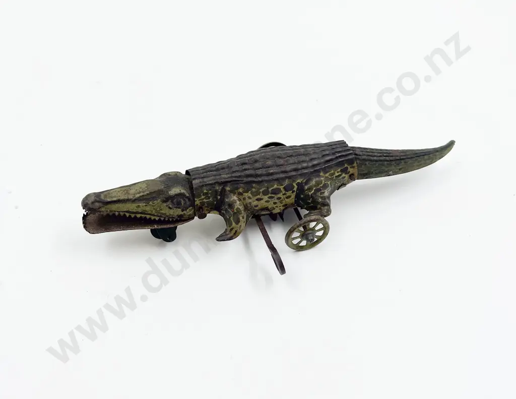 Early Tin Plate Wind-Up Crocodile Image 1++