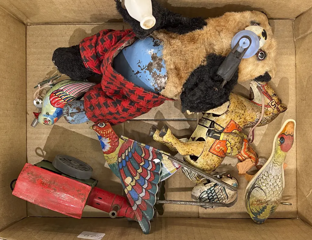Small Quantity of Assorted Vintage Tin Plate Toys etc Image 1++