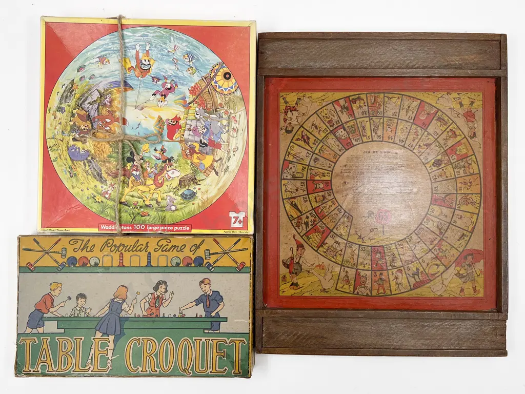 Box of Assorted Vintage Puzzles and Games Image 1++