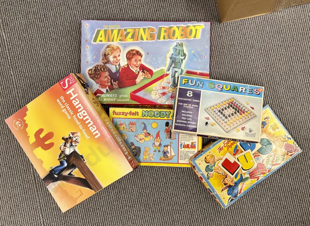 Box of Assorted Puzzles and Games etc Image 1++