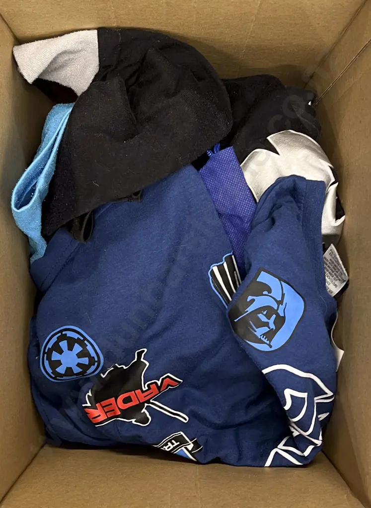 Box of Assorted Star Wars Items Image 1++