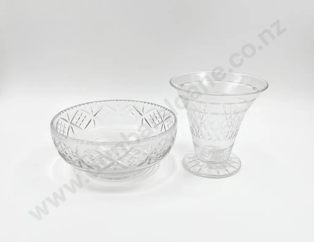 Stuart Crystal Bowl Together with Crystal Vase Image 1++