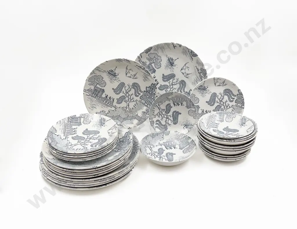Quantity of Crown Lynn Willow Pattern China Image 1++