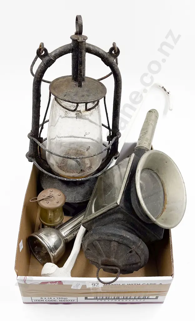 Small Quantity of Vintage Including Lanterns etc Image 1++