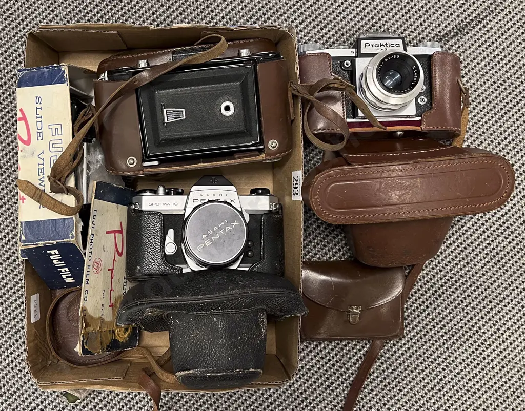 Box of Assorted Vintage Cameras etc Image 1++