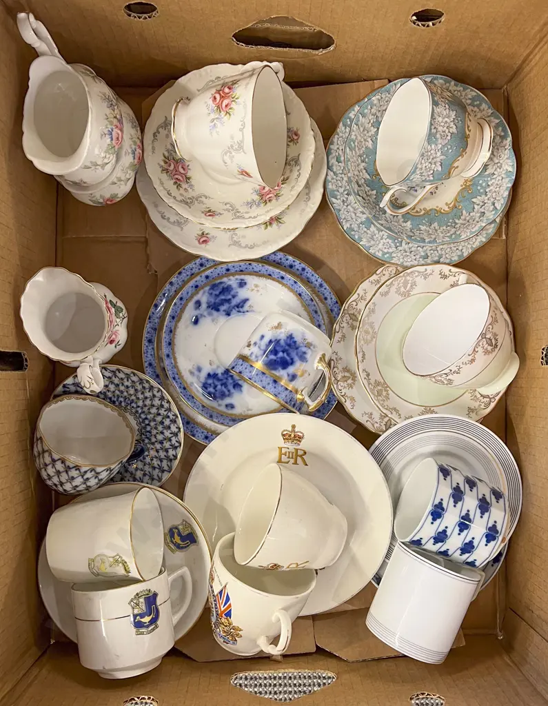 Small Box of Assorted Fancy Tea China Image 1++