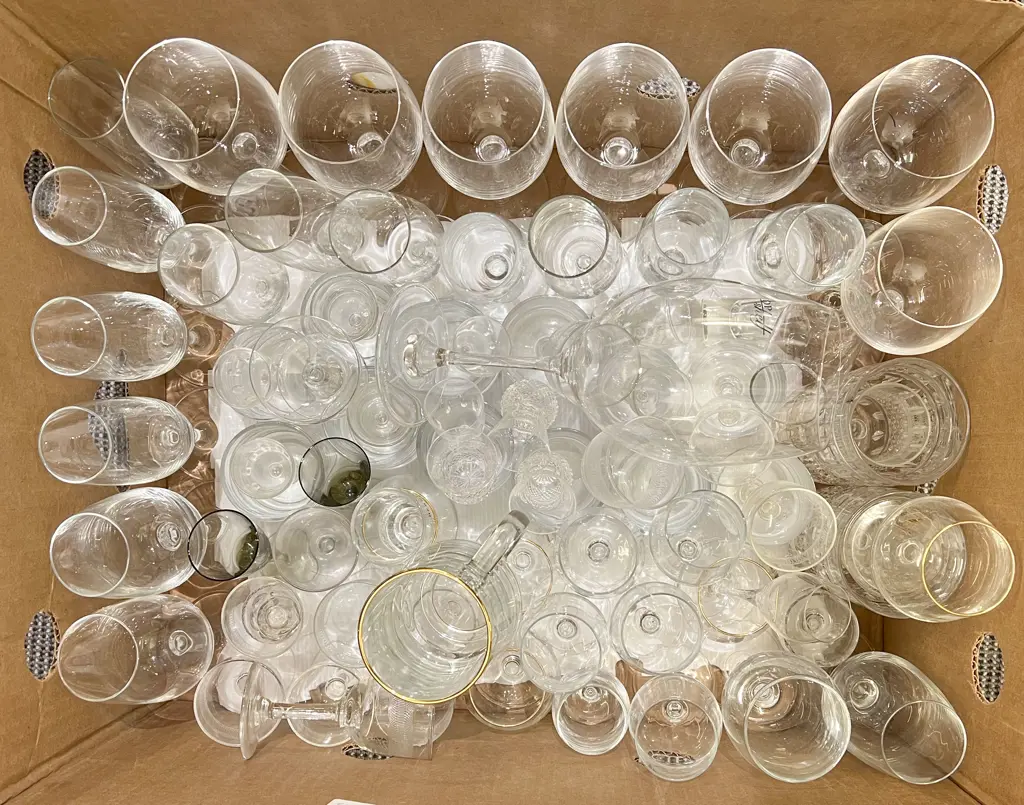 Box of Assorted Glassware Image 1++