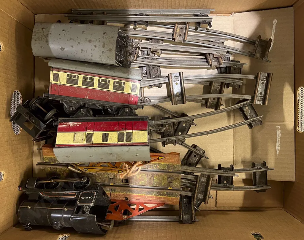 Box of Assorted Vintage Hornby Trains and Tracks Image 1++