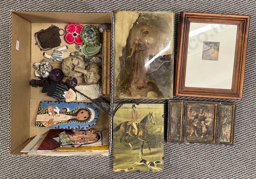 Small Box of Assorted Vintage etc Image 1++