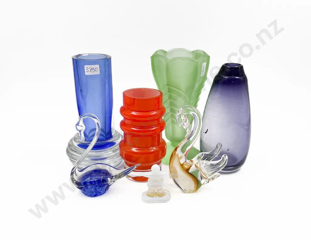 Small Quantity of Assorted Art Glass etc Image 1++
