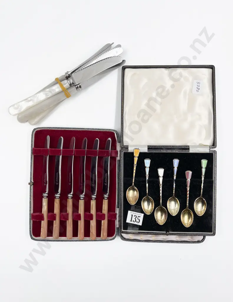Small Quantity of Cutlery Including Enamelled Teaspoons Image 1++