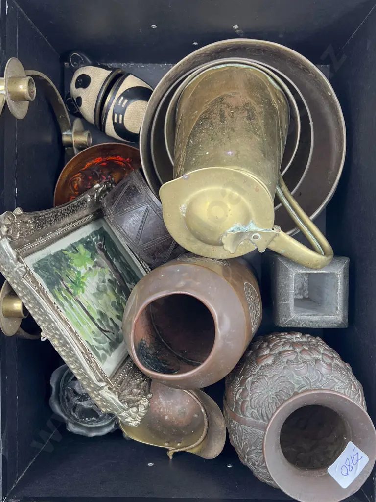 Small Box of Assorted Metalware Image 1++