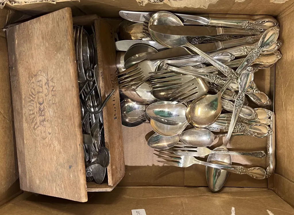 Box of Assorted Cutlery Image 1++
