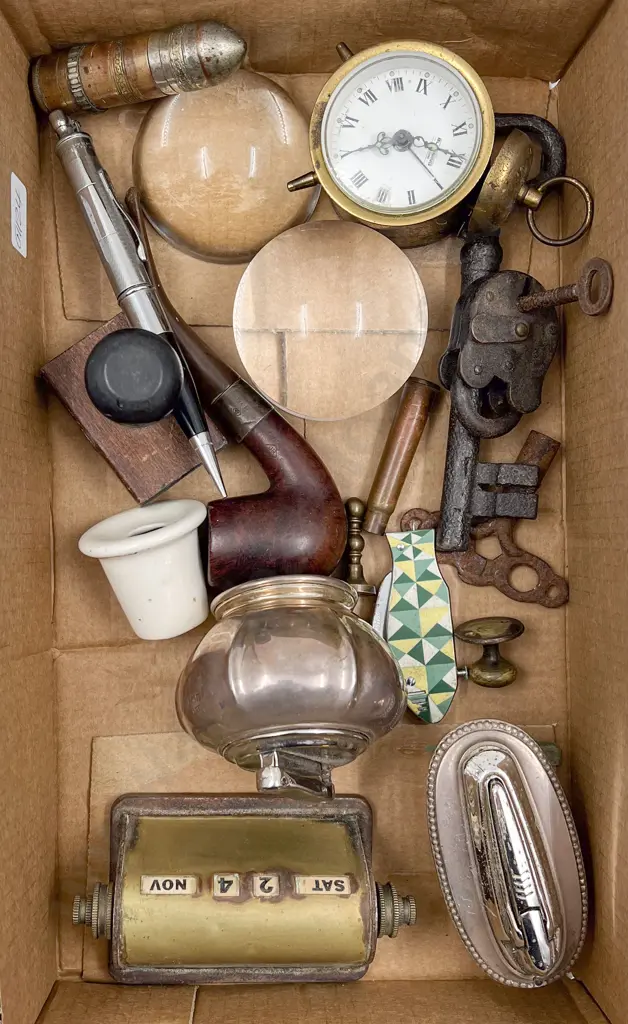Box of Assorted Vintage Image 1++