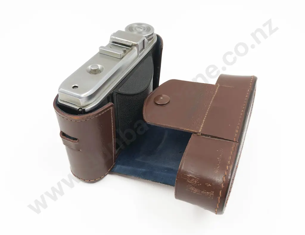 Vintage Camera in Case Image 1++
