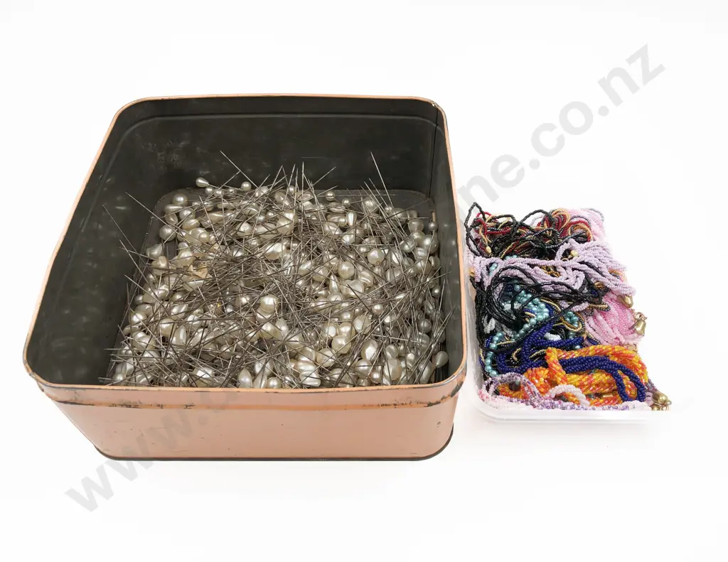 Quantity of Assorted Costume Jewellery and Hat Pins Image 1++