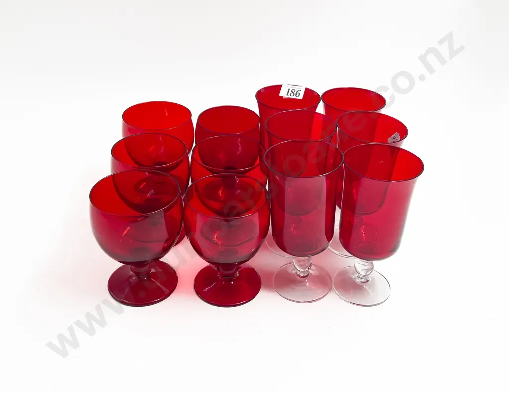 Quantity of Assorted Ruby Glassware Image 1++