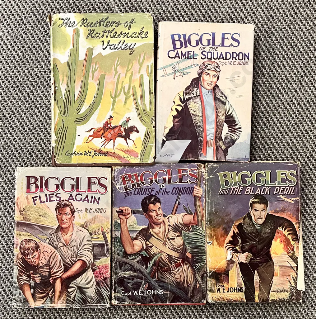 Quantity of Assorted Vintage Biggles Volumes (5) Image 1++