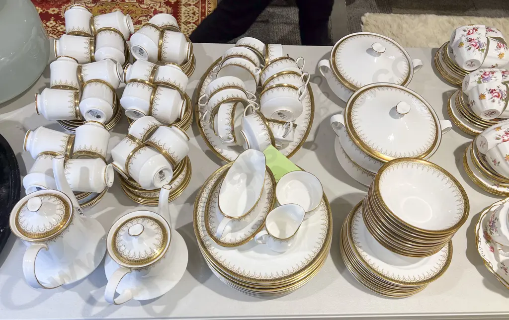 Paragon Athena Twelve Place Dinner Service (130) Image 1++