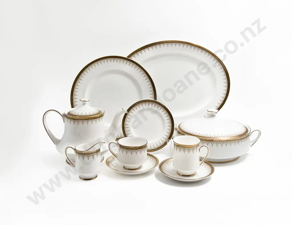Paragon Athena Twelve Place Dinner Service (130) Image 1++