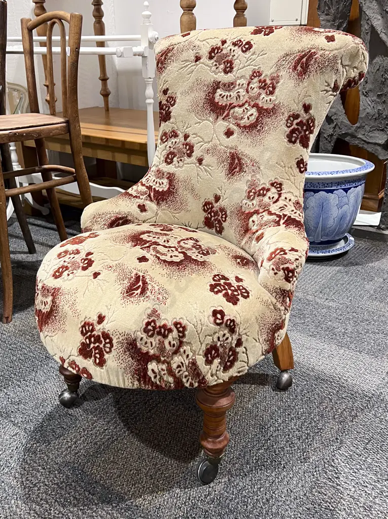 Upholstered Nursing Chair Image 1++