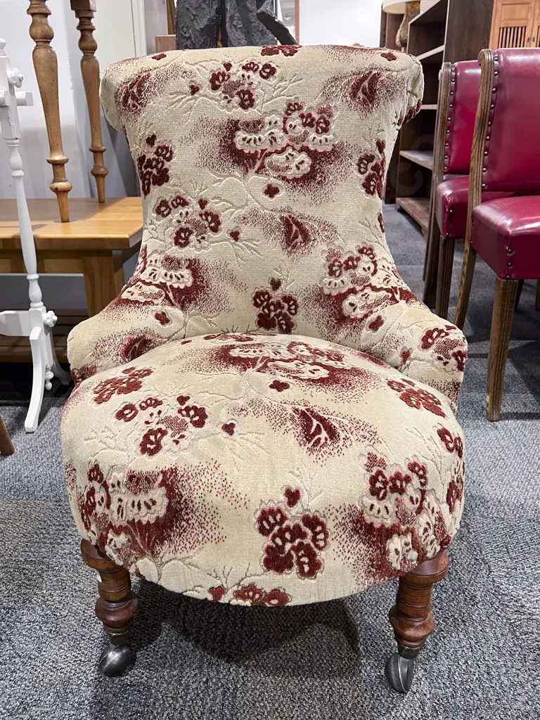 Upholstered Nursing Chair Image 1++