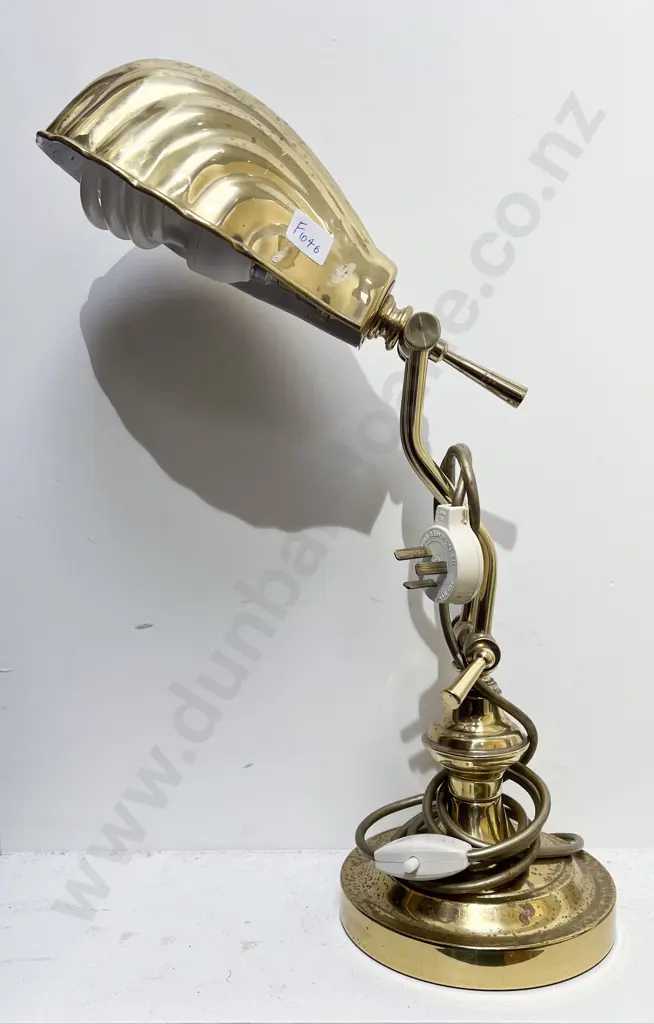 Brass Shell Form Table Lamp Image 1++