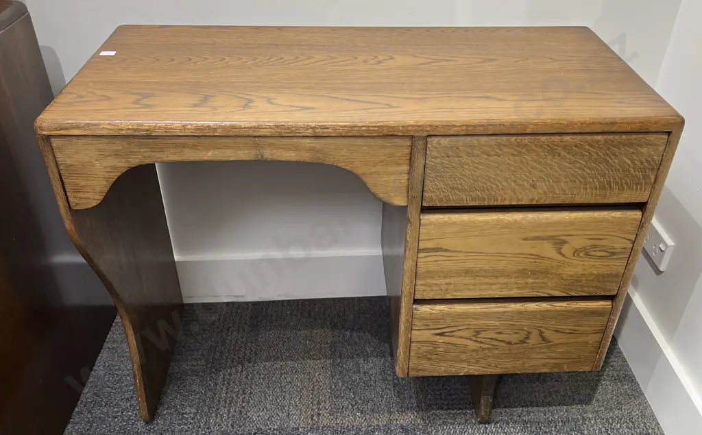 Small Three Drawer Desk Image 1++