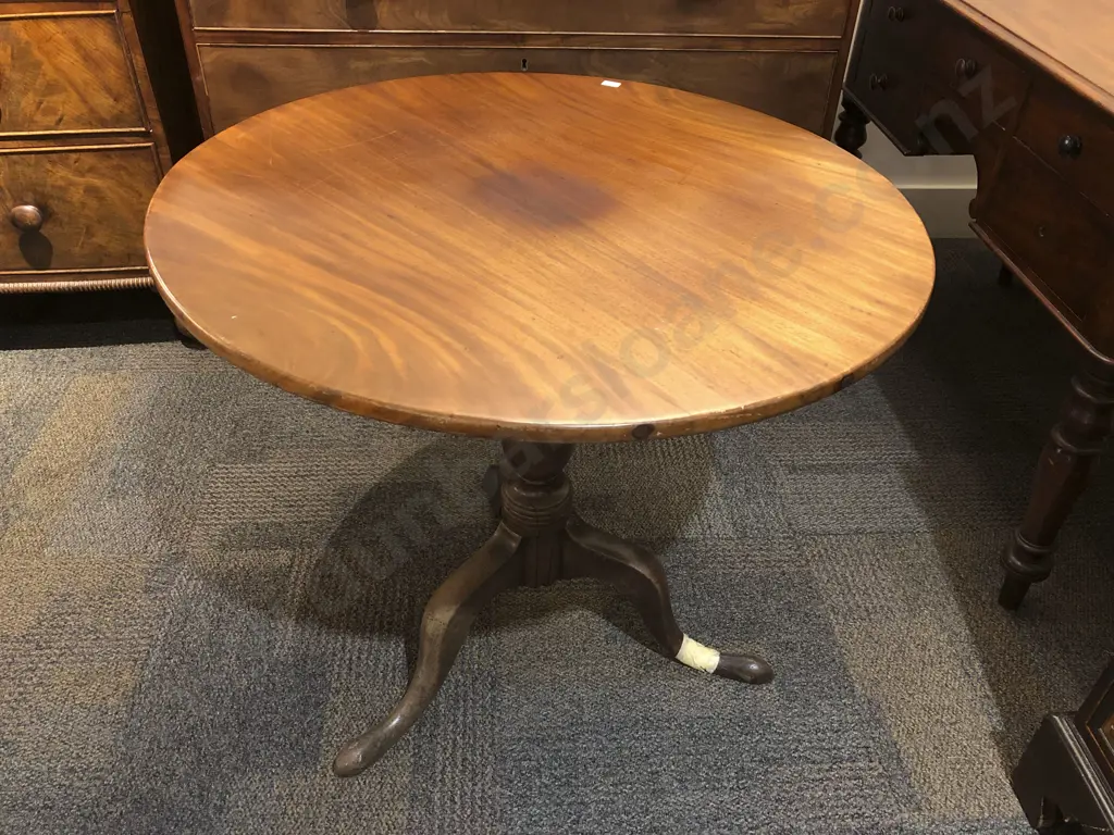 Snap Top Tripod Based Supper Table Image 1++