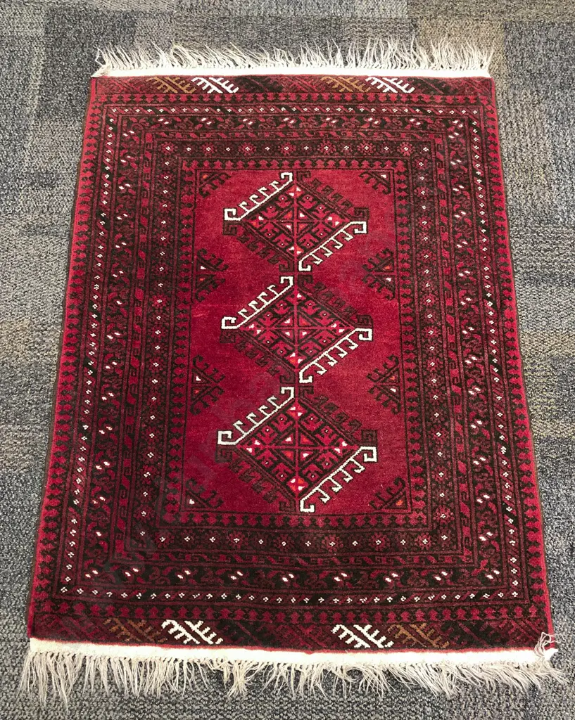 Small Persian Floor Rug Image 1++