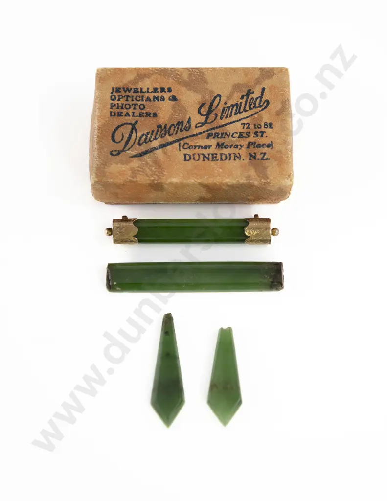 NZ 9ct Mounted Greenstone Bar Brooch Image 1++