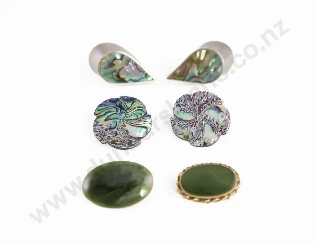 9ct Framed Oval Panel Greenstone Brooch Image 1++