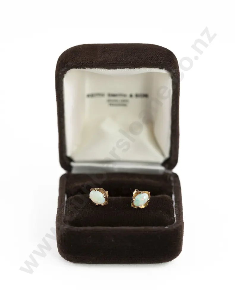 Pair 9ct Single Opal Stud Earrings Image 1++