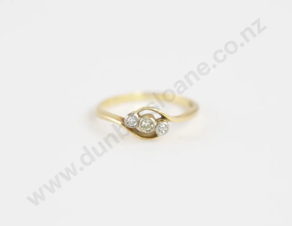 Vintage 18ct & Platinum Three Stone Diamond Ring Image 1++