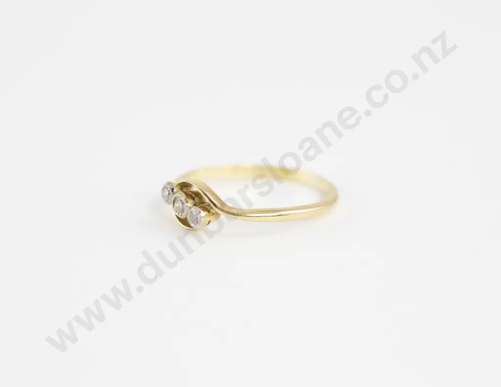Vintage 18ct & Platinum Three Stone Diamond Ring Image 1++