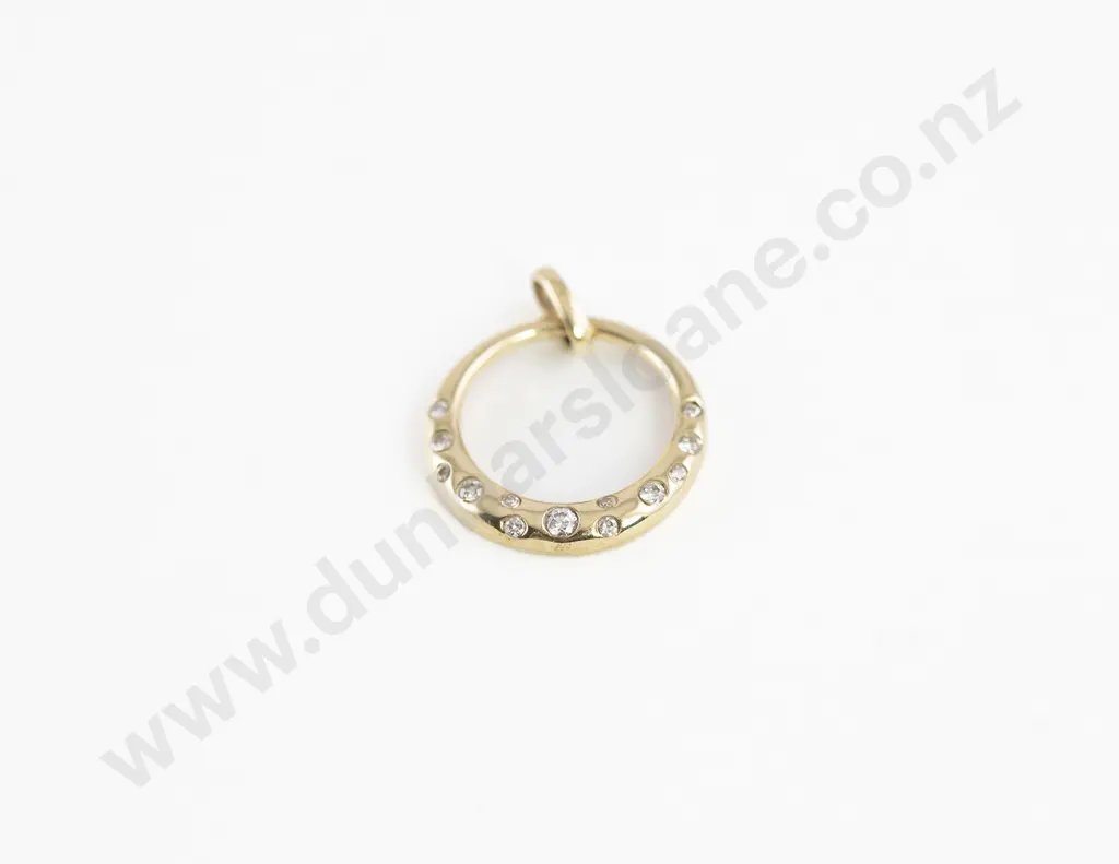 18ct 13stone Diamond Circle Pendant Image 1++