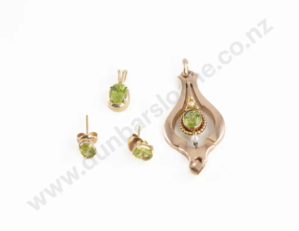 Two 9ct Green Peridot Pendants with Pair Peridot Stud Earrings Image 1++