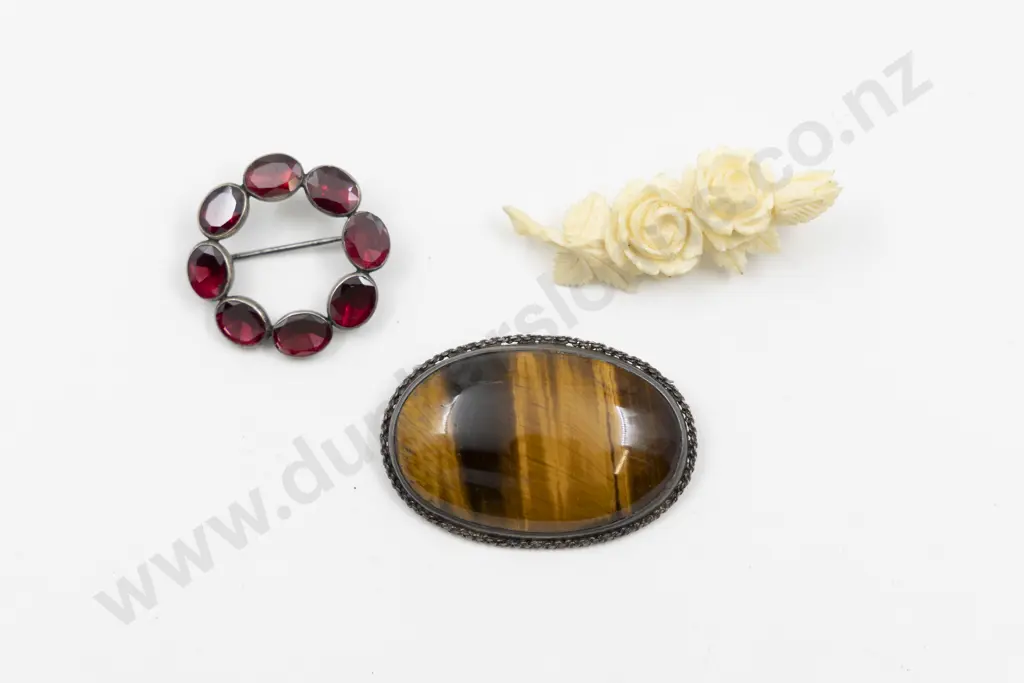 Large S/S Single Tiger Eye Brooch Image 1++