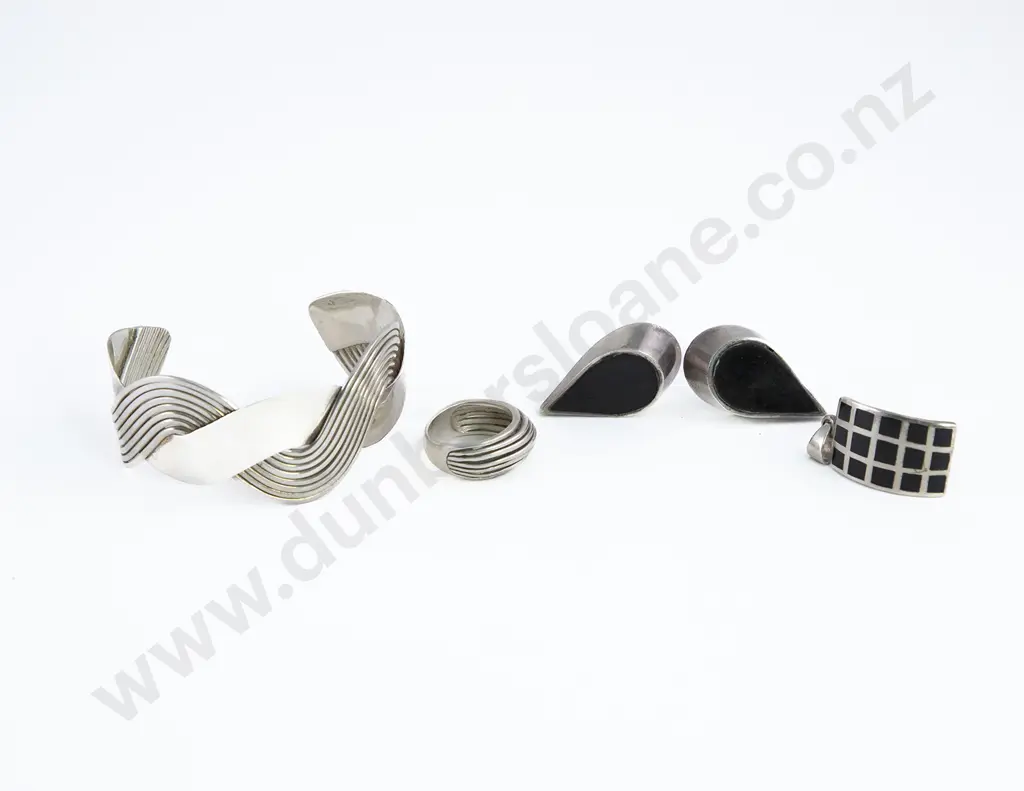 Modern Design Silver Cuff Bracelet Image 1++